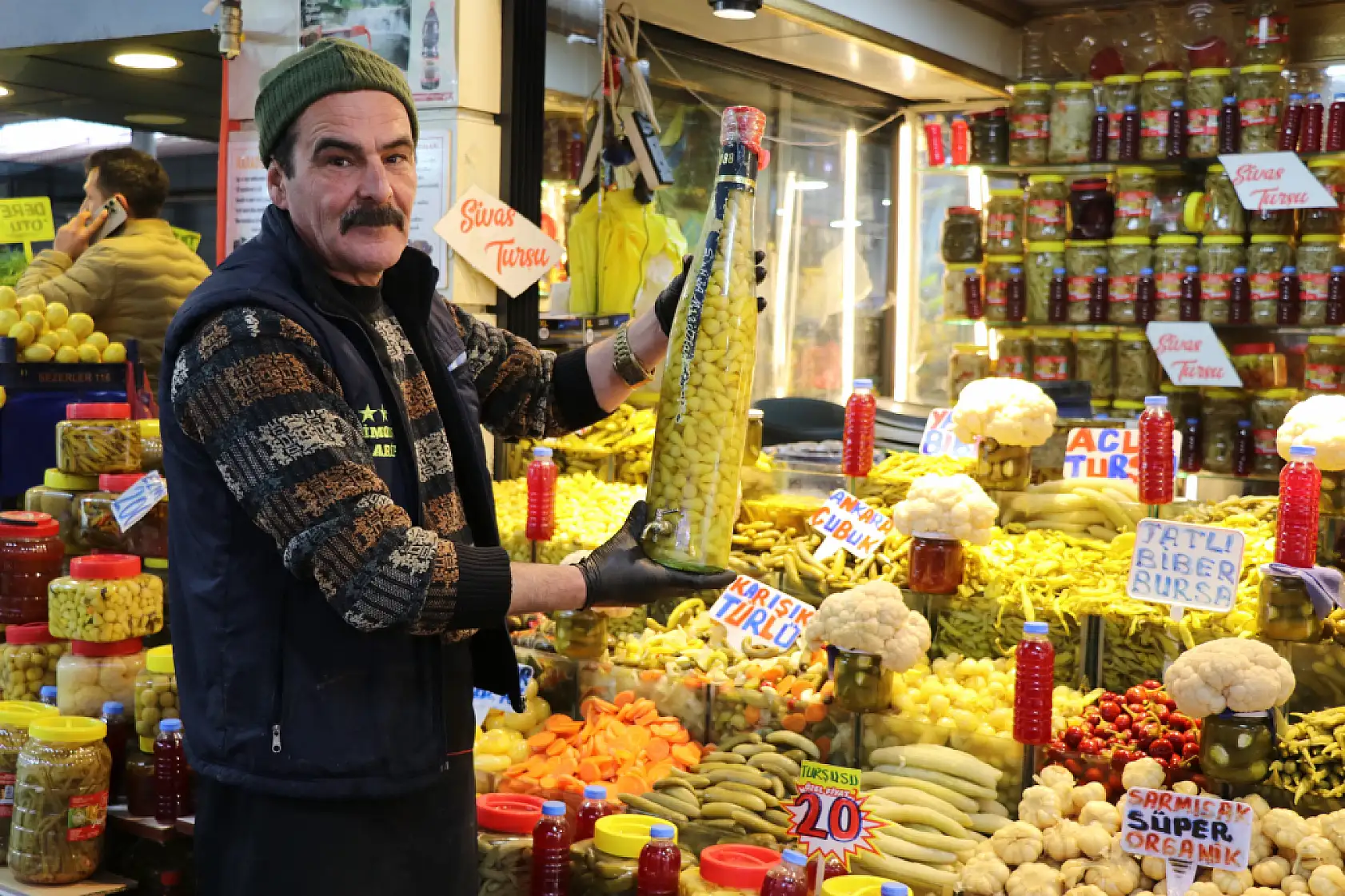 Sofraların vazgeçilmezi turşular, tezgahları renklendirmeye başladı