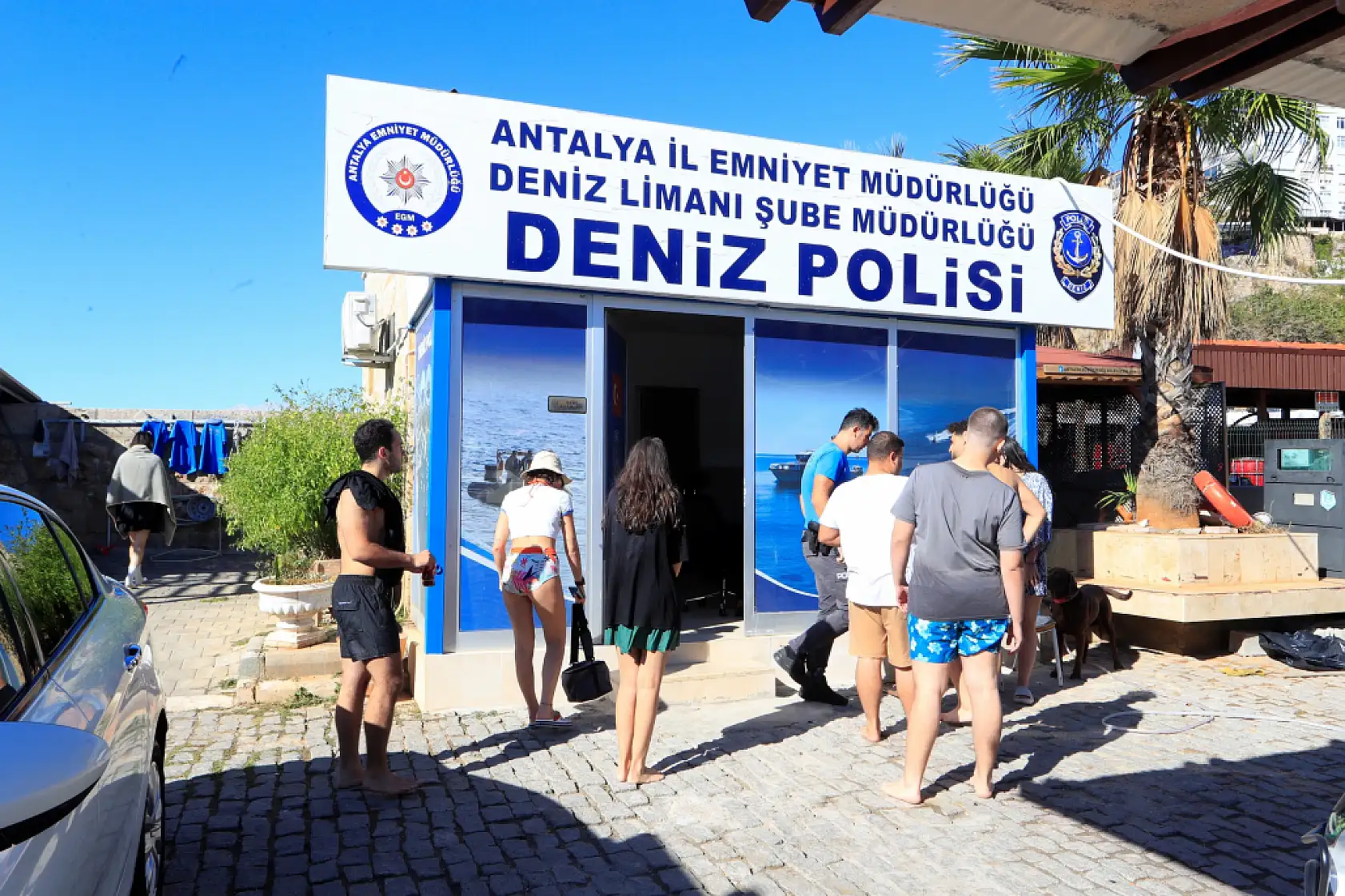 Akdeniz'de 19 SUP board yapan gençler rüzgarla 2 mil açığa sürüklendi