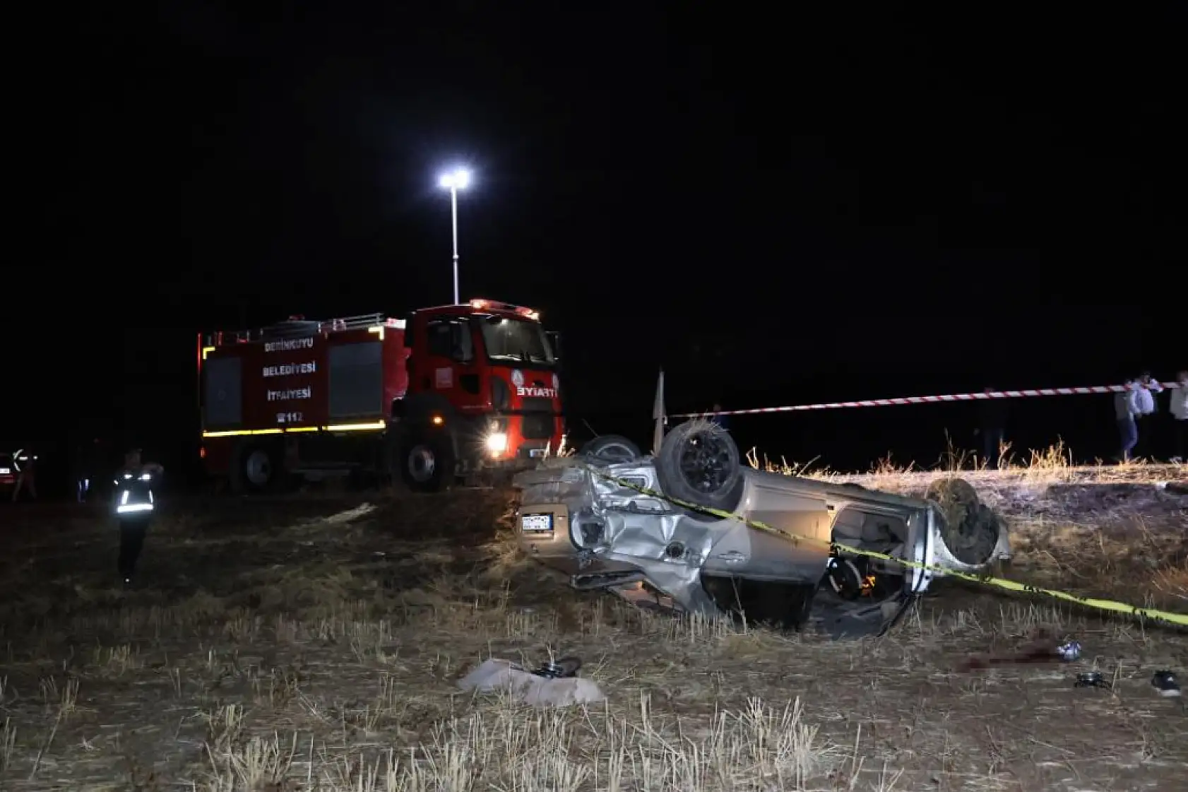 Otomobil Tarlaya Uçtu, 2 Kişi Hayatını Kaybetti