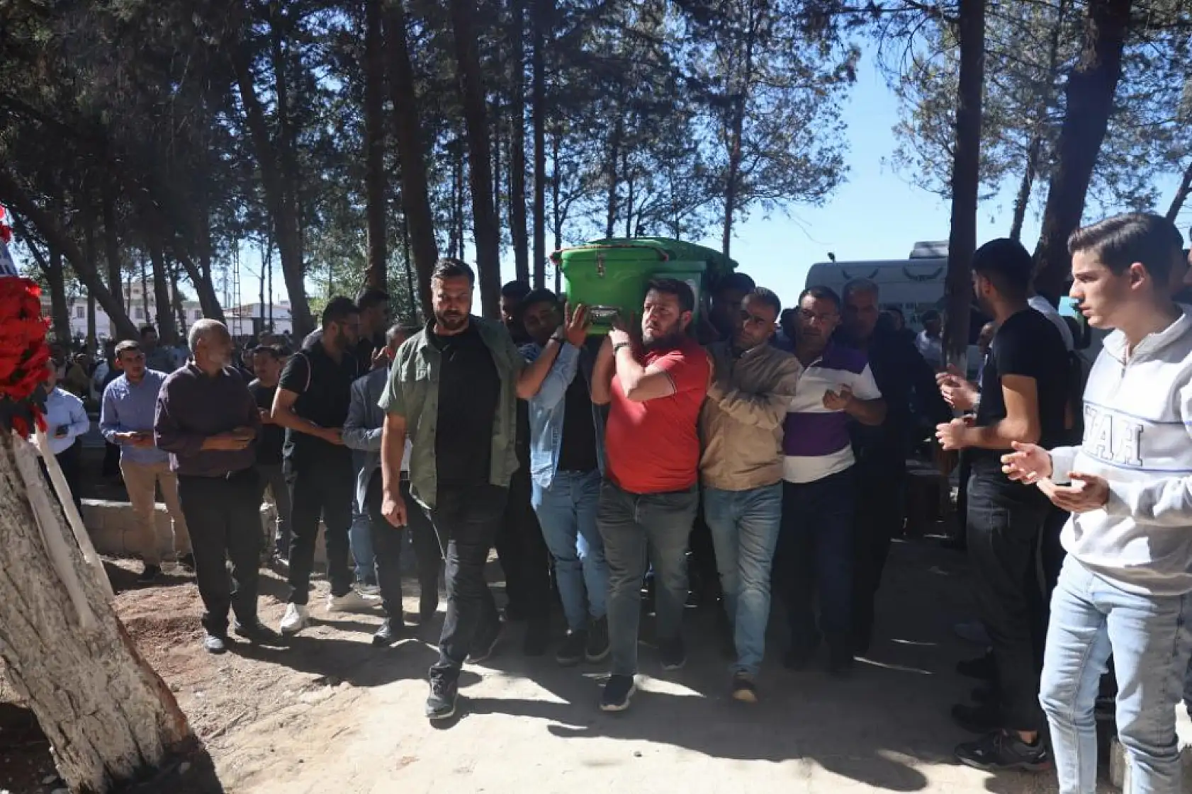 Ailesinin ve arkadaşlarının doğum gününü kutlamak için beklediği genç, trafik kazasında can verdi