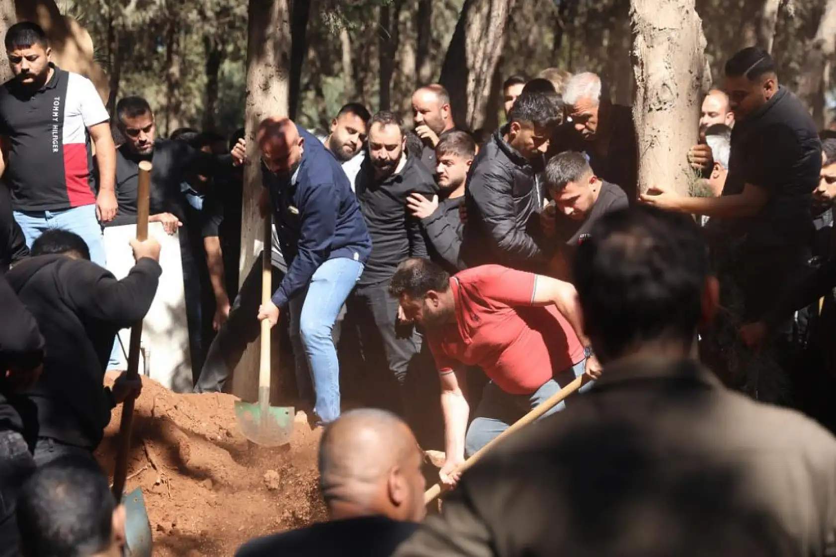 Ailesinin ve arkadaşlarının doğum gününü kutlamak için beklediği genç, trafik kazasında can verdi