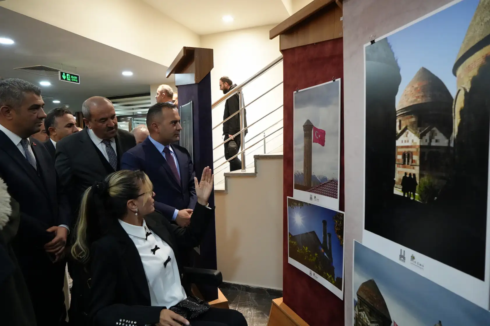 Hediye fotoğraf makinesiyle engelleri aştı