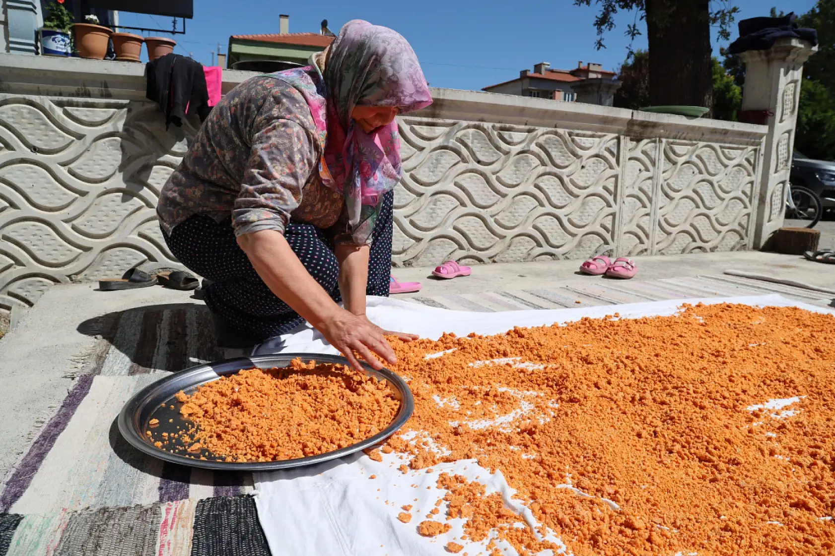 Kadınlar imece usulüyle kışa hazırlanıyor