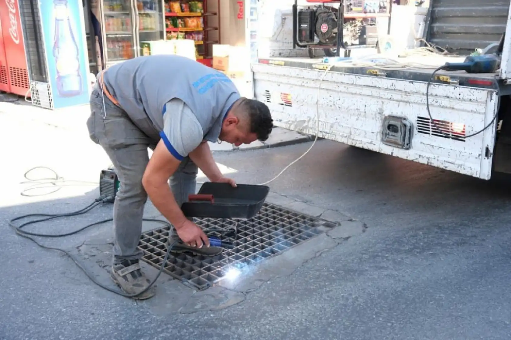 Bodrum'da mazgal ve yağmur suyu hattı temizliği sürüyor