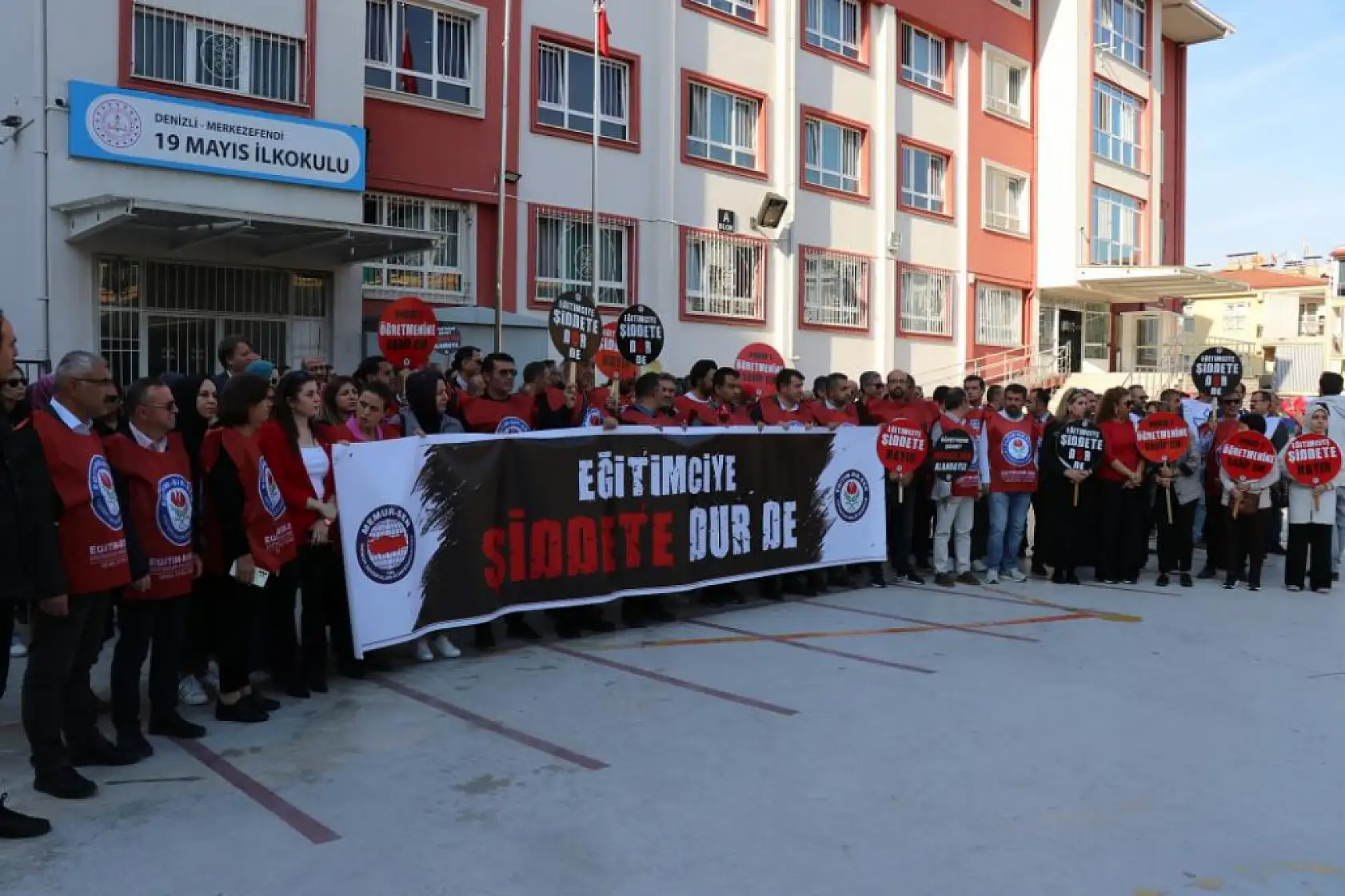 Kantincinin oğlu, müdürü ceza ve tahliye kararı için vurmuş