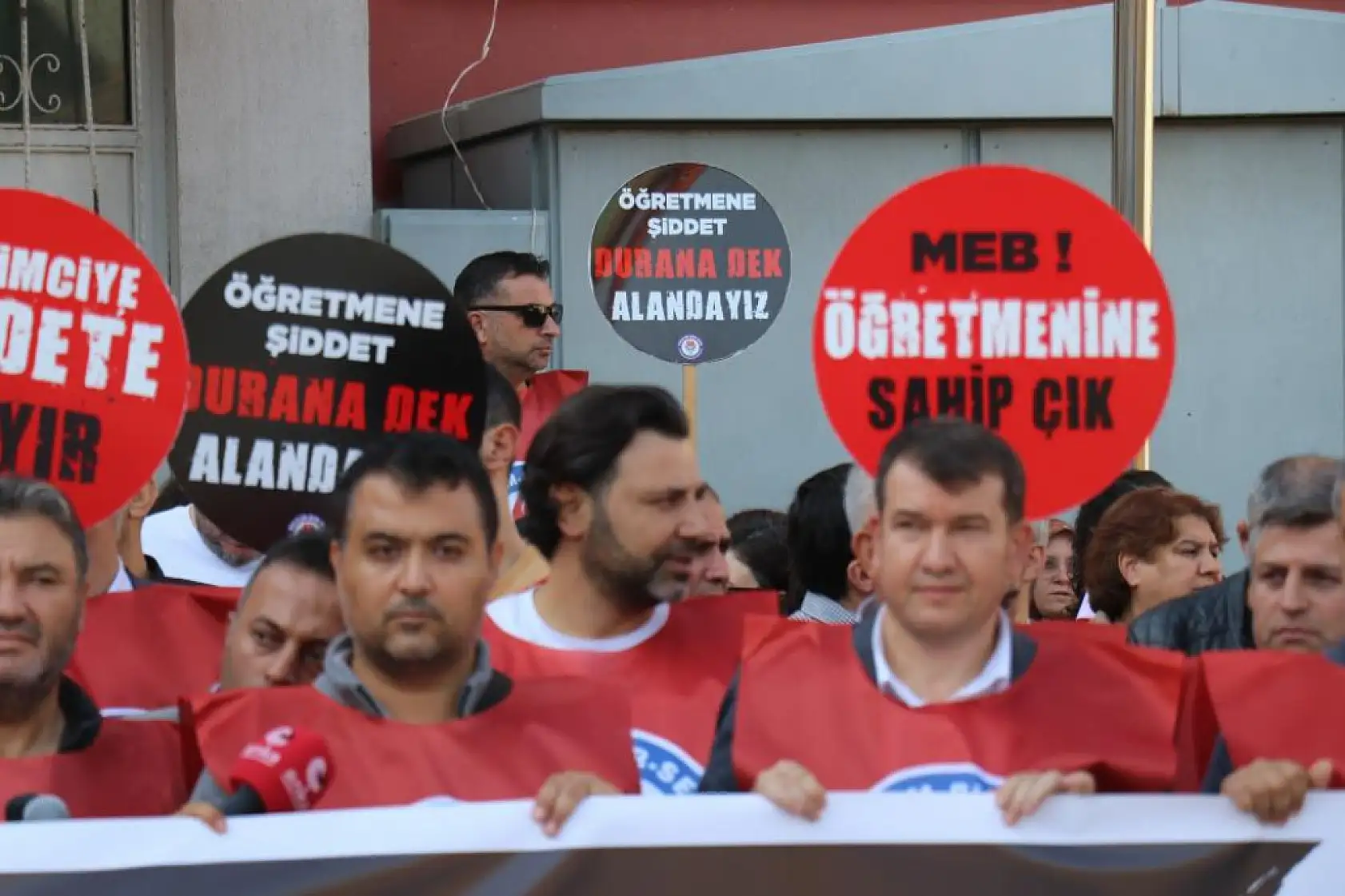 Kantincinin oğlu, müdürü ceza ve tahliye kararı için vurmuş