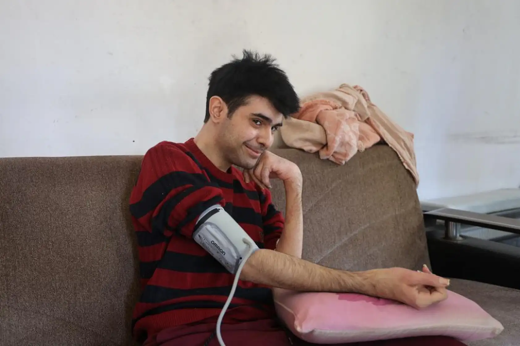 3 yıl sonra duş alıp, tıraş olan Barış'ın annesi, evladının yuva kurması hayaliyle yaşıyor