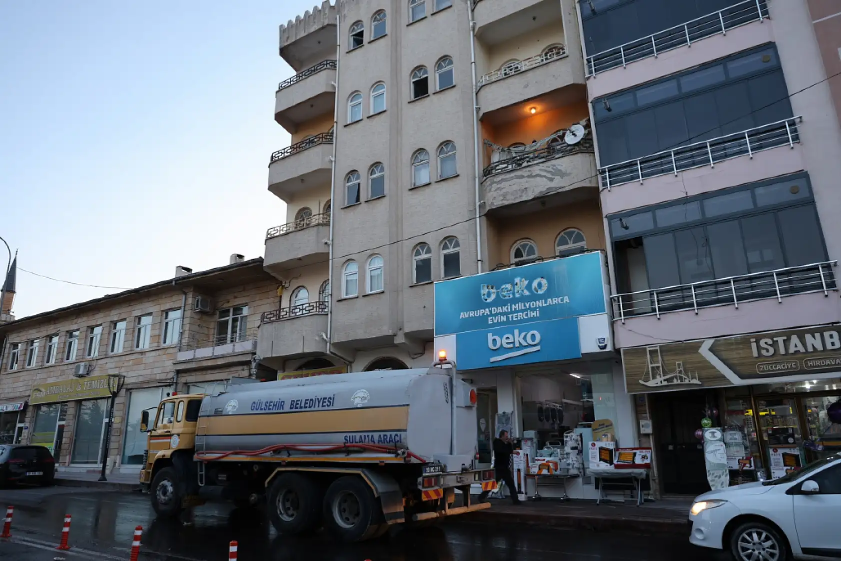 Annesinin cesediyle 1 ay yaşadı