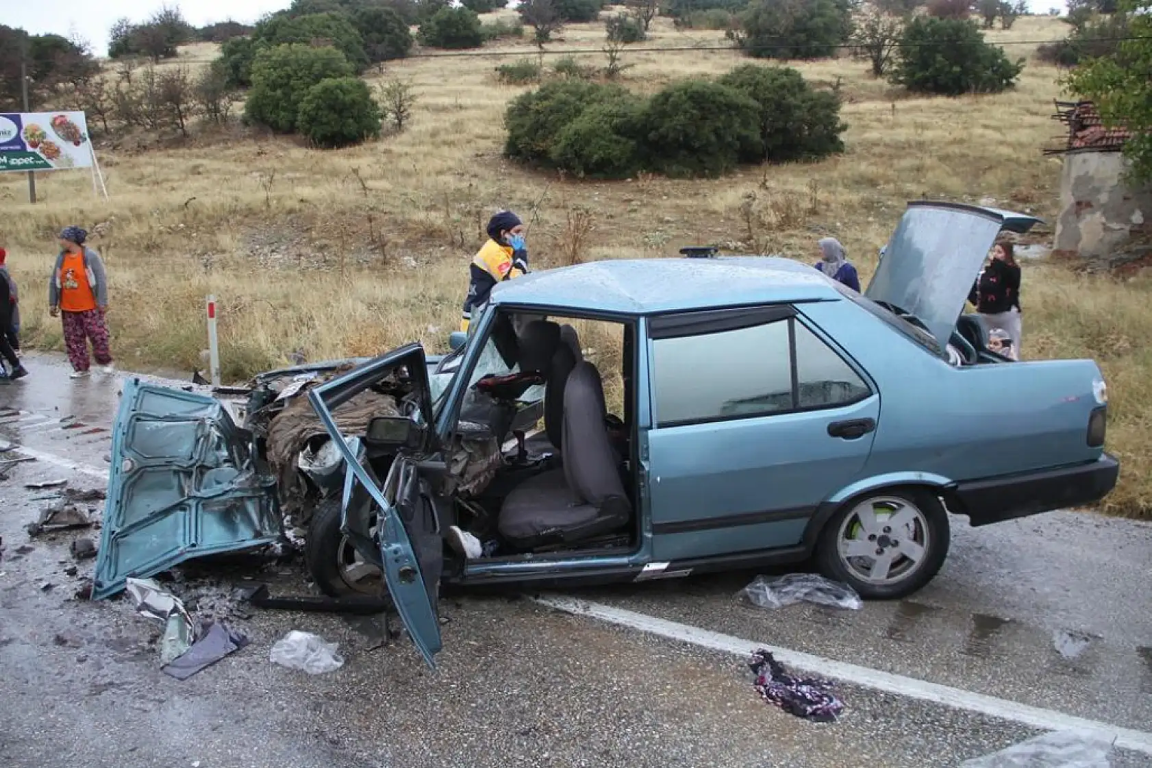Yağmurlu Havada Feci Son: Otomobil Kamyonete Çarptı 1 bebek öldü, 5 kişi yaralandı