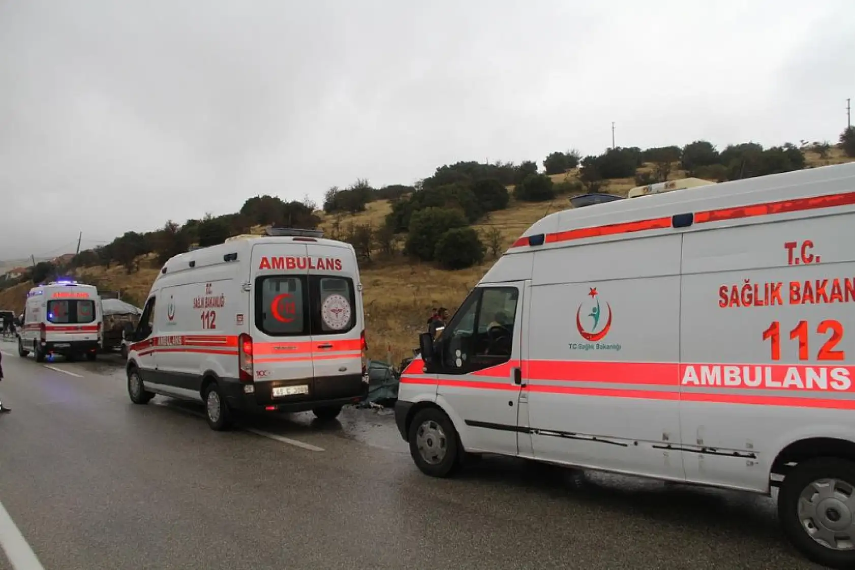 Yağmurlu Havada Feci Son: Otomobil Kamyonete Çarptı 1 bebek öldü, 5 kişi yaralandı