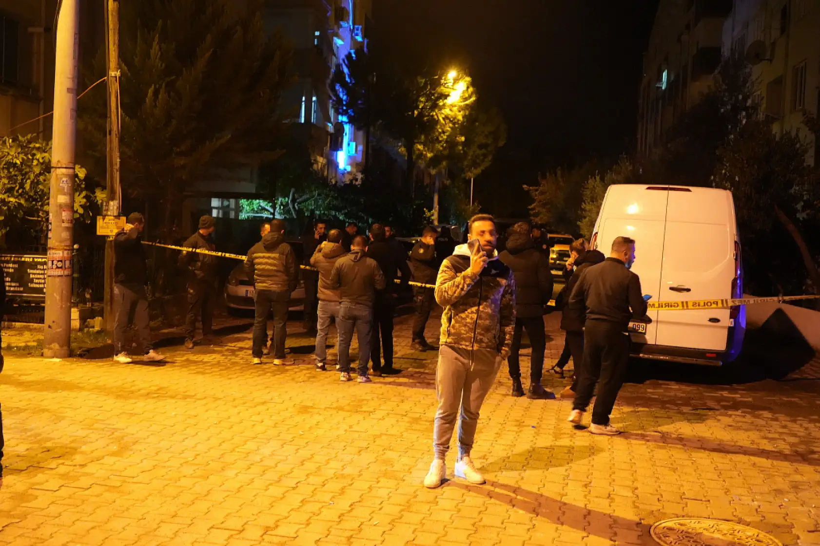 Evinde silahla vurulmuş erkek cesedi bulundu