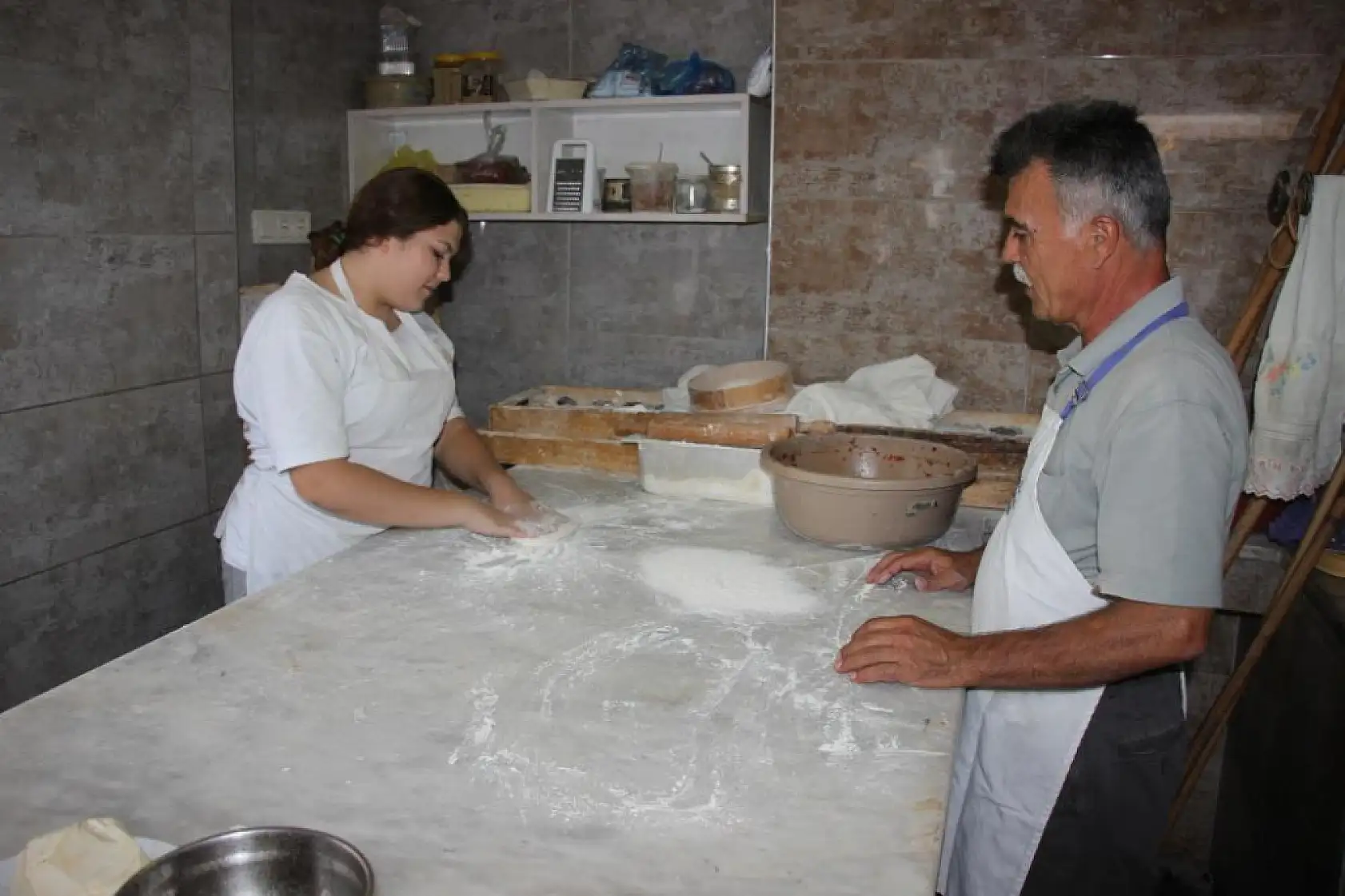 Fırının ateşiyle hayalini yoğuruyor