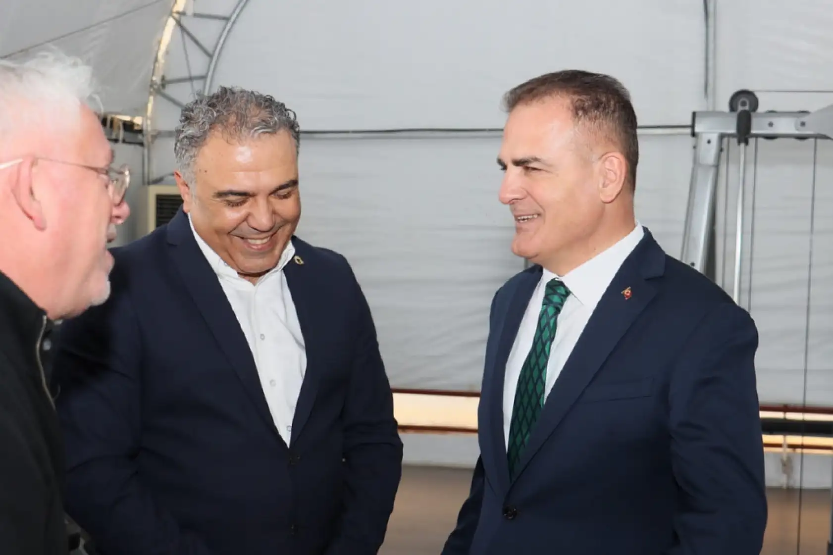 Vali Akbıyık'tan Yalıkavakspor'a moral ziyareti