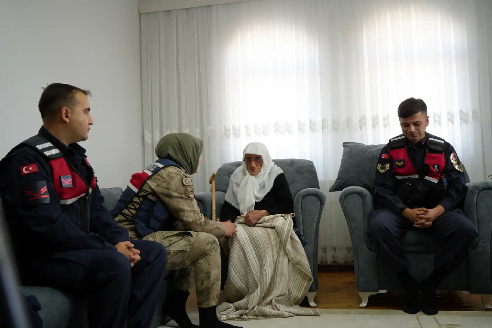 97 Yaşındaki Rabiye ninenin asker sevgisi
