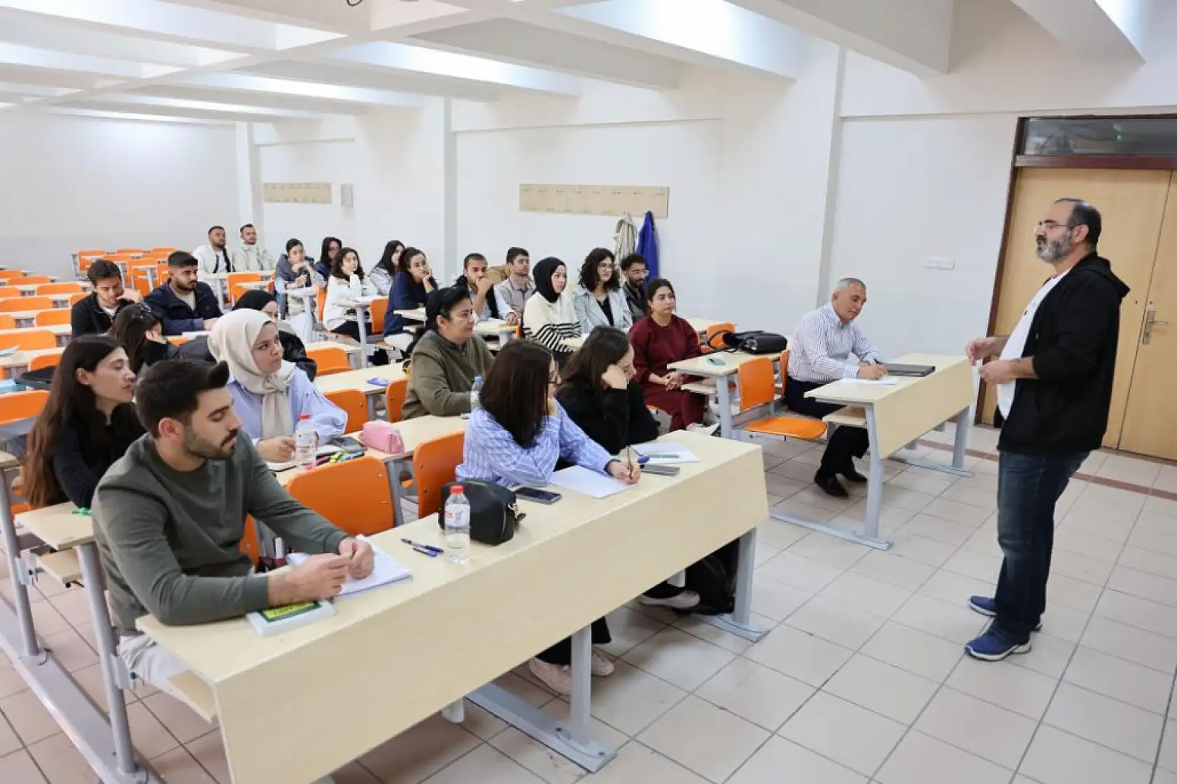 58 yaşındaki dede, 18 yaşındaki torunuyla aynı üniversitede okuyor