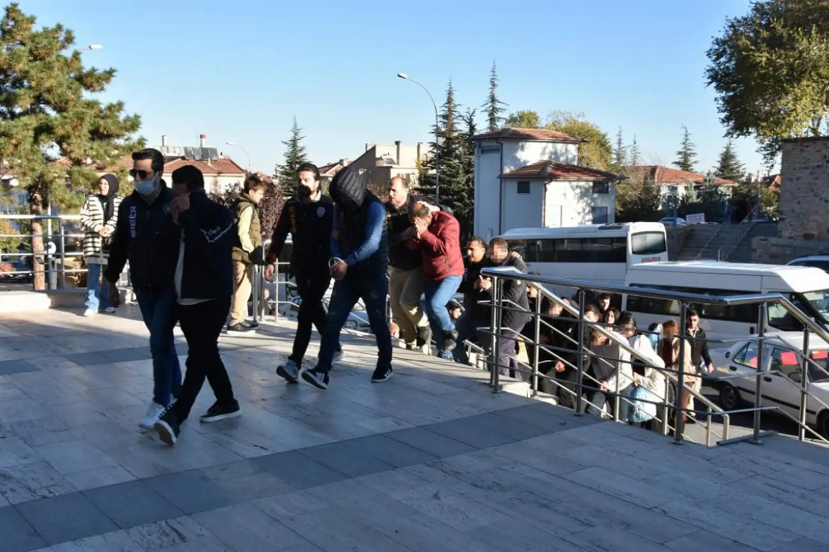 Öğretmen olacaktı, çete lideri oldu