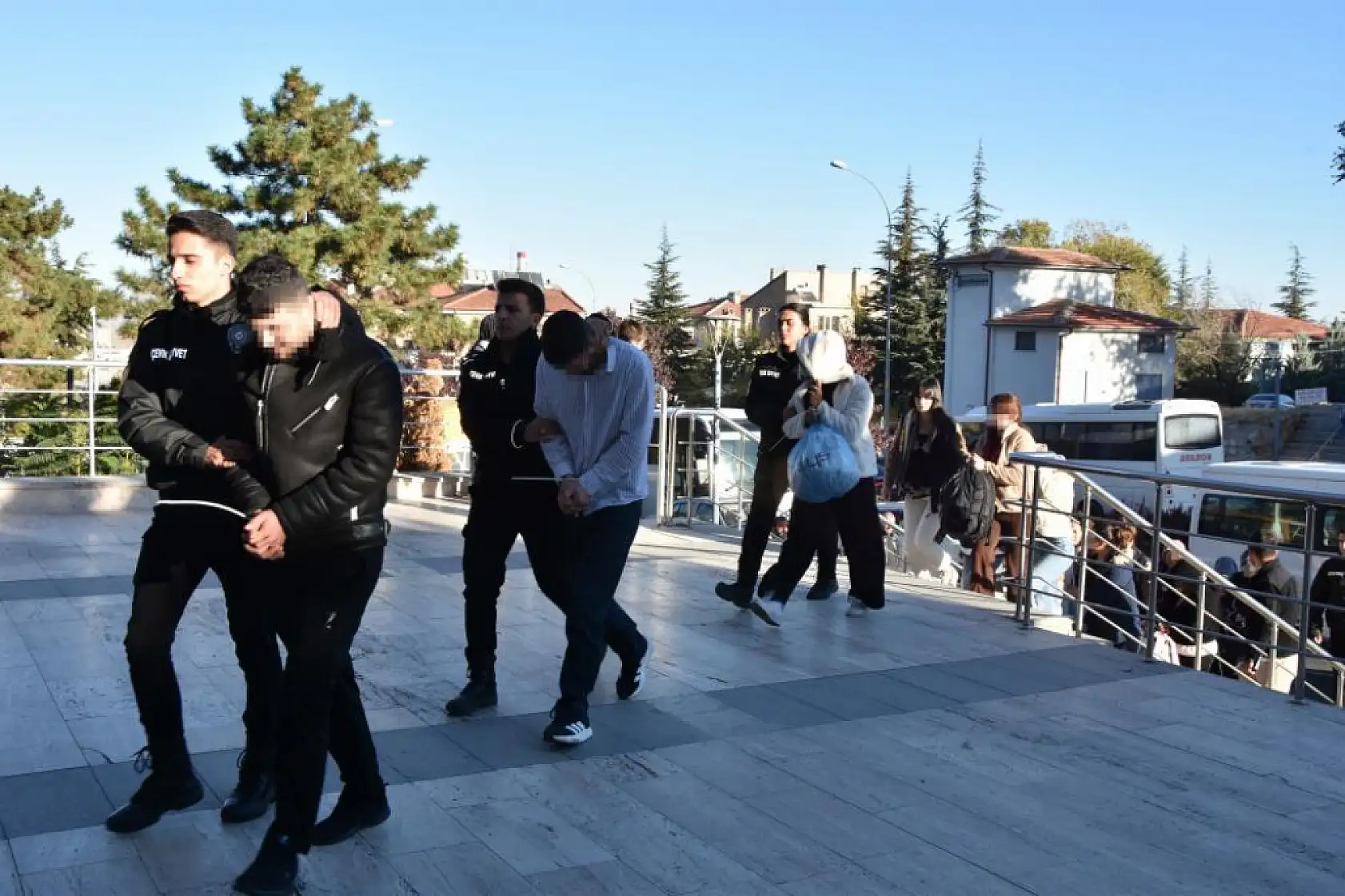 Öğretmen olacaktı, çete lideri oldu