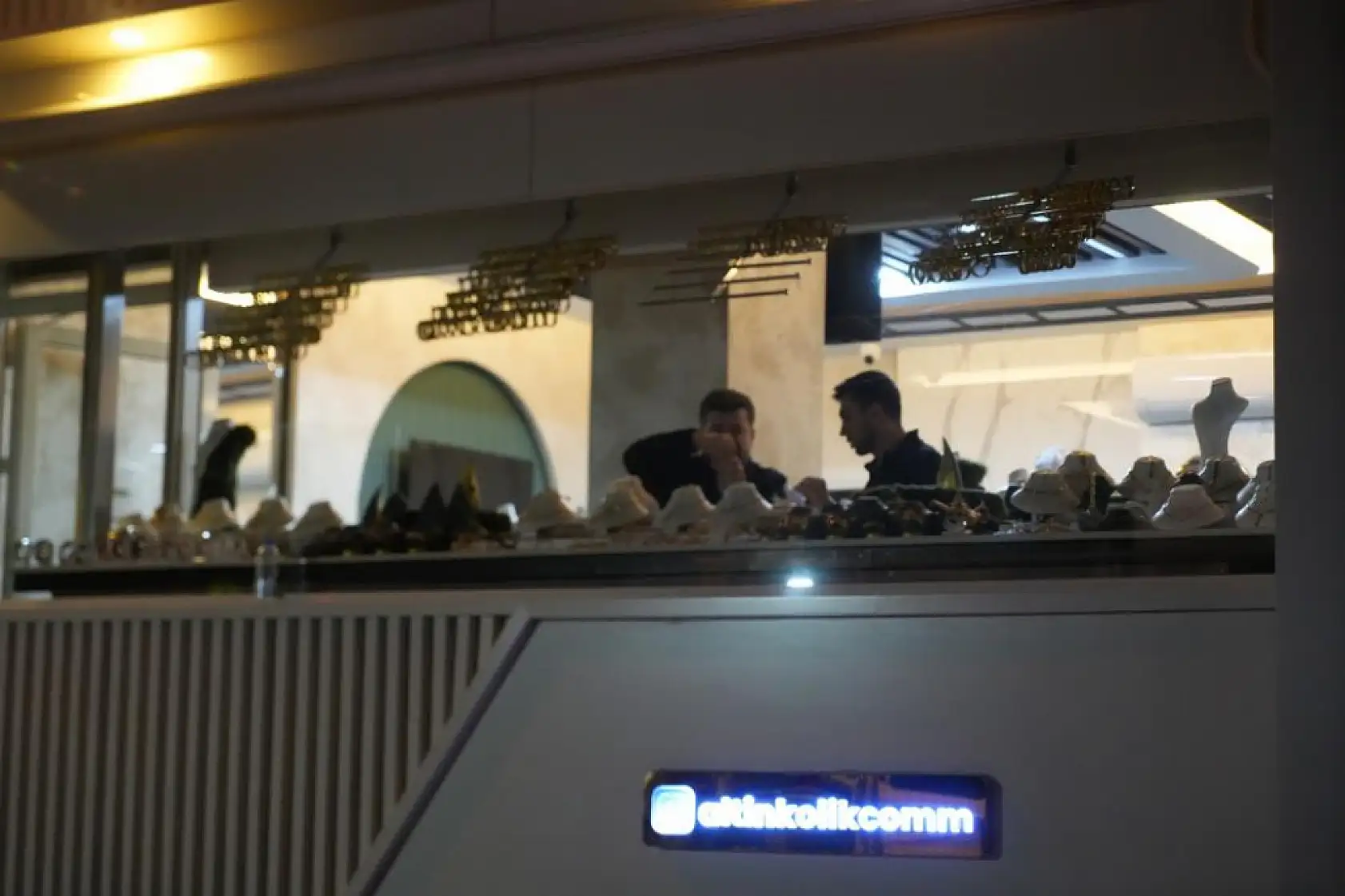 Tahliye edilen binada kuyumcu alarmı: Ziynet eşyalarını dakikalar içinde topladı