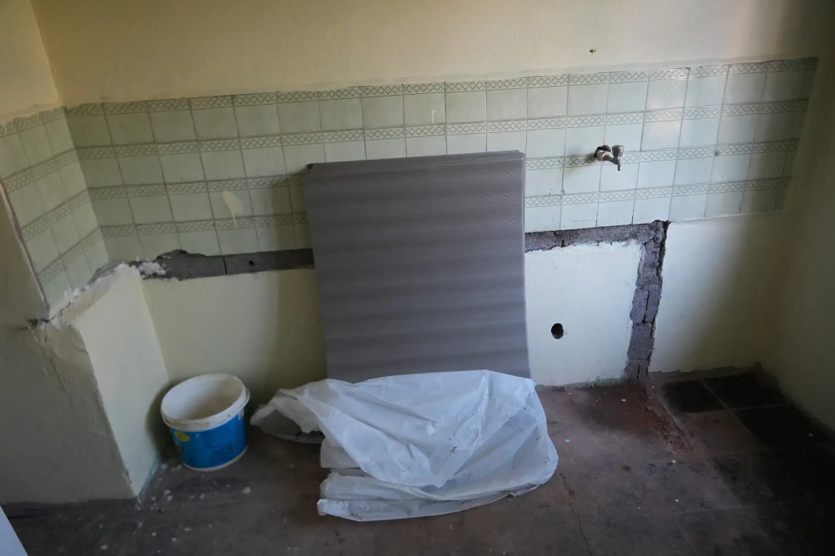 Buz gibi evde tek başına yaşayan gencin yürek burkan hikayesi