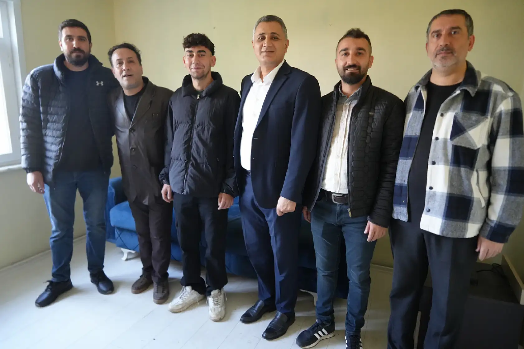 Buz gibi evde tek başına yaşayan gencin yürek burkan hikayesi