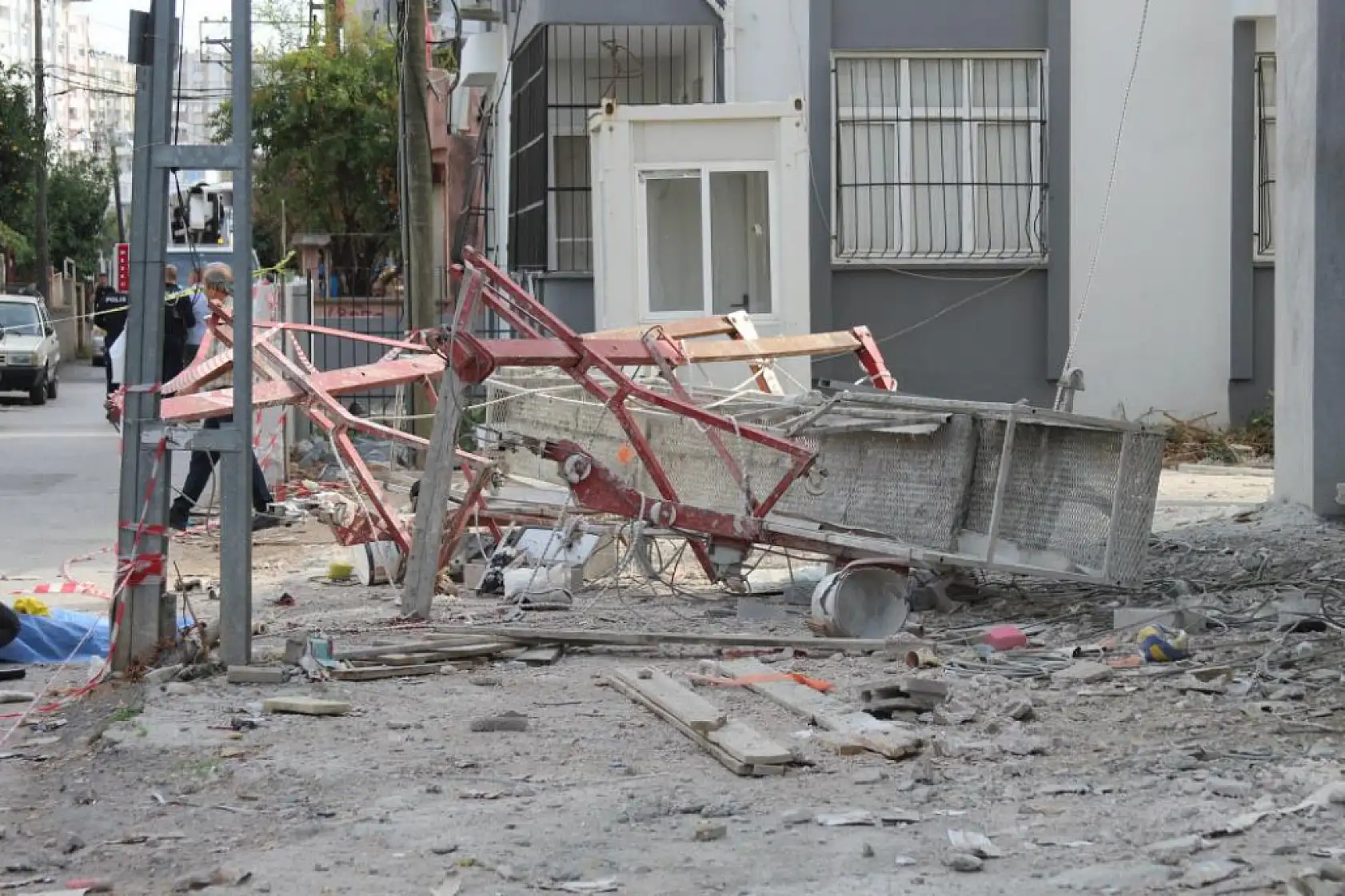 İnşaat İskelesi Çöktü: 1 İşçi Öldü, 1 İşçi Ağır Yaralı