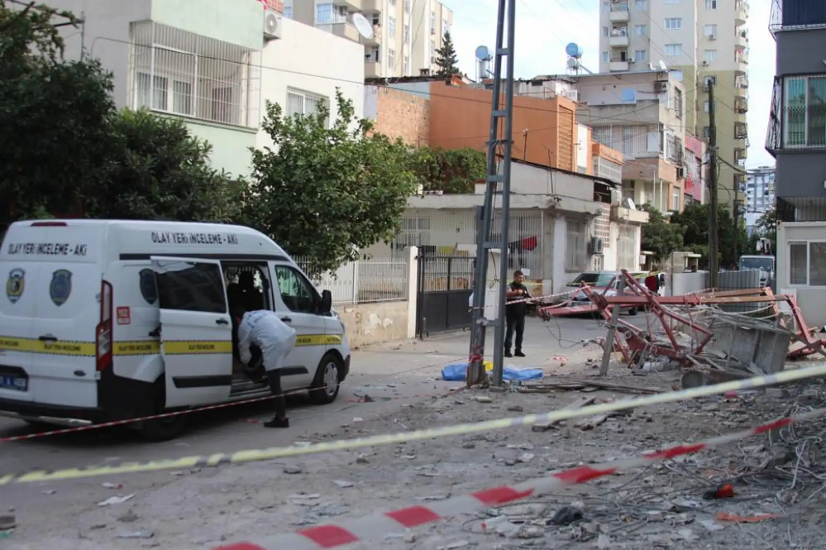 İnşaat İskelesi Çöktü: 1 İşçi Öldü, 1 İşçi Ağır Yaralı