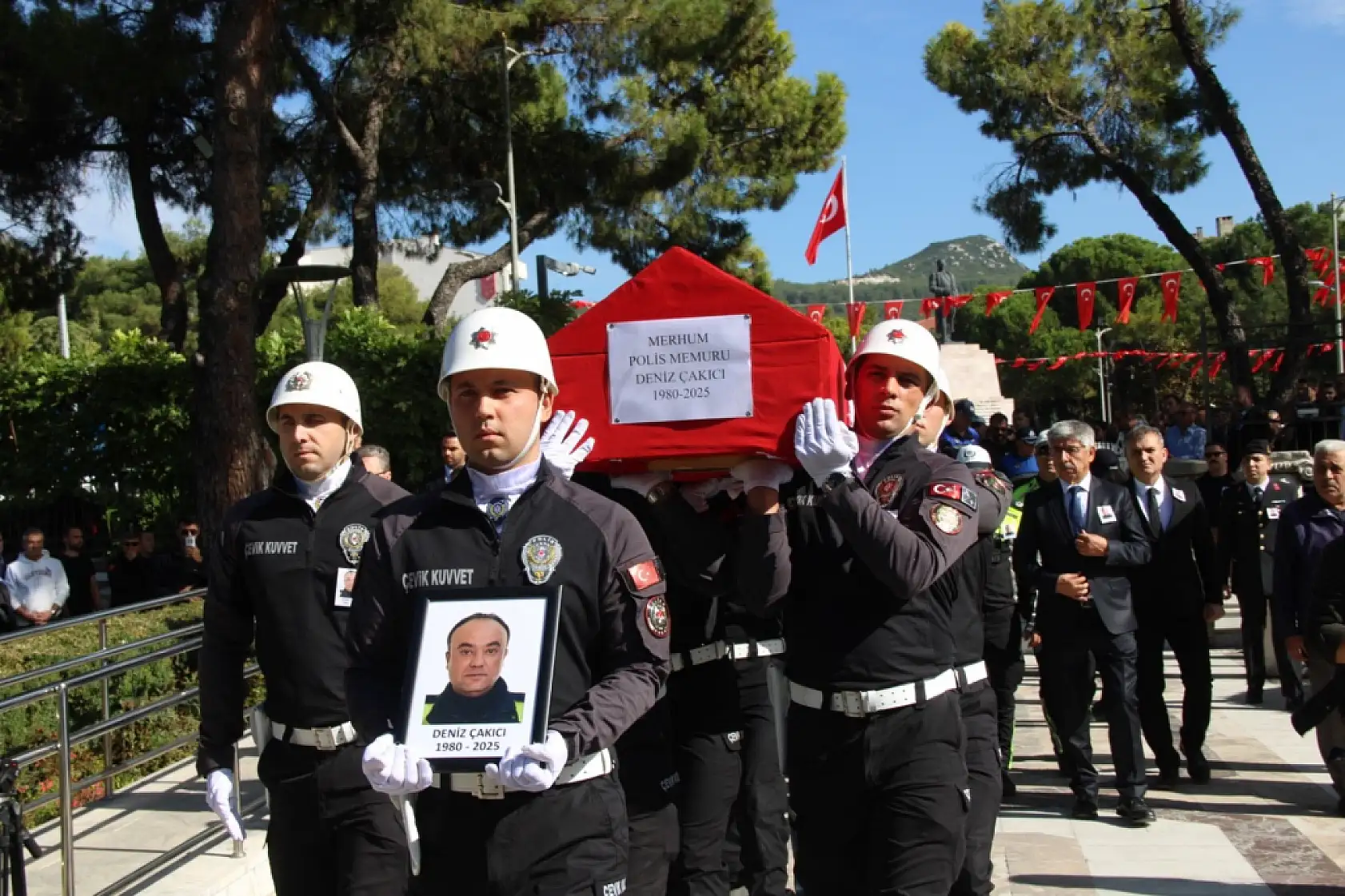 Polis Memuru Çakıcı Muğla'da gözyaşlarıyla uğurlandı