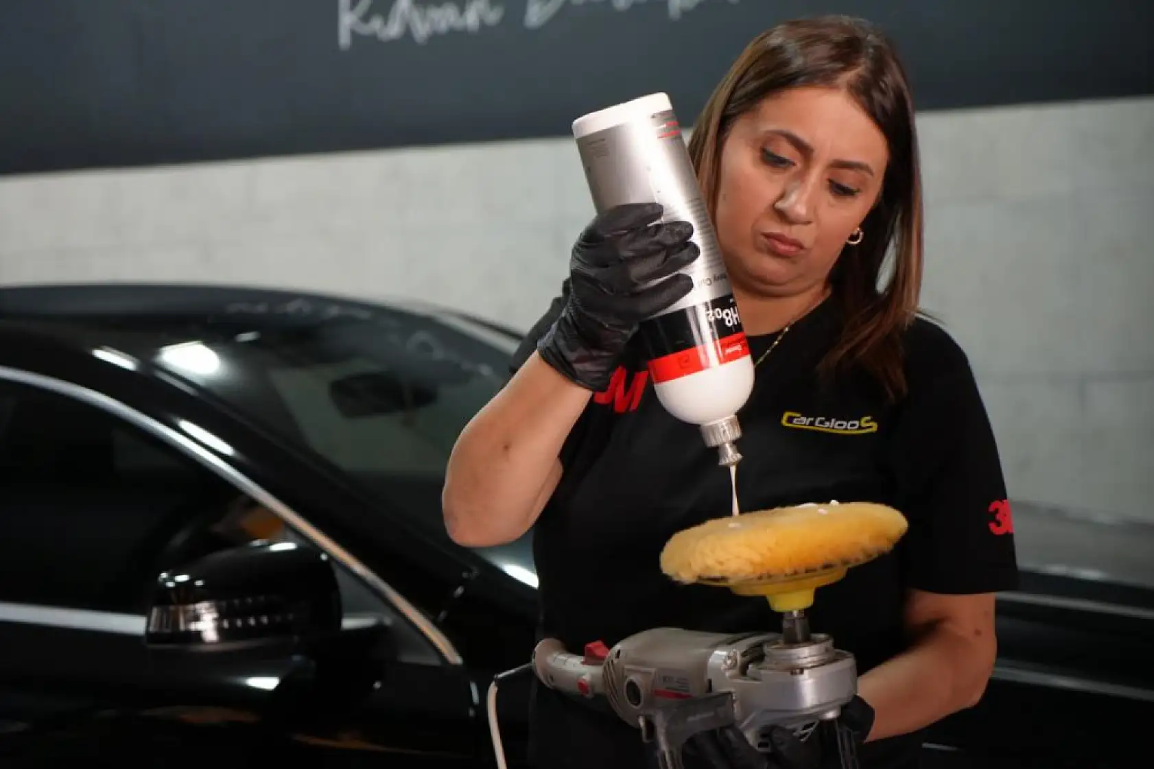 Üç çocuk annesi kadın usta oto boyada başarı hikayesi yazıyor