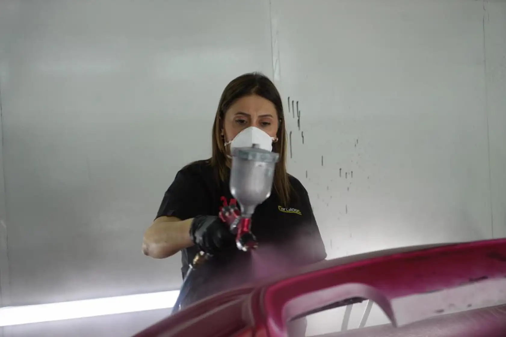 Üç çocuk annesi kadın usta oto boyada başarı hikayesi yazıyor