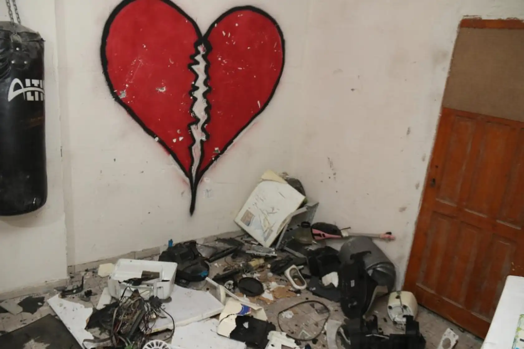 'Stres evi'ne girenler eşyaları kırıp rahatlıyor