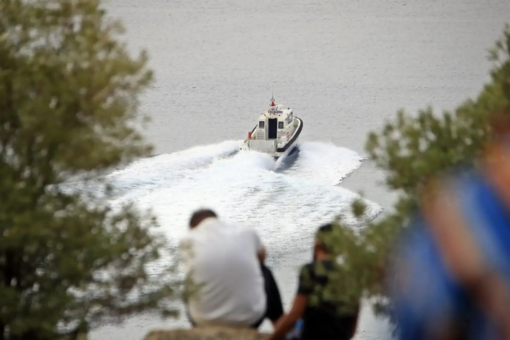 Biri ölümün ucunda, diğerleri manzara keyfinde