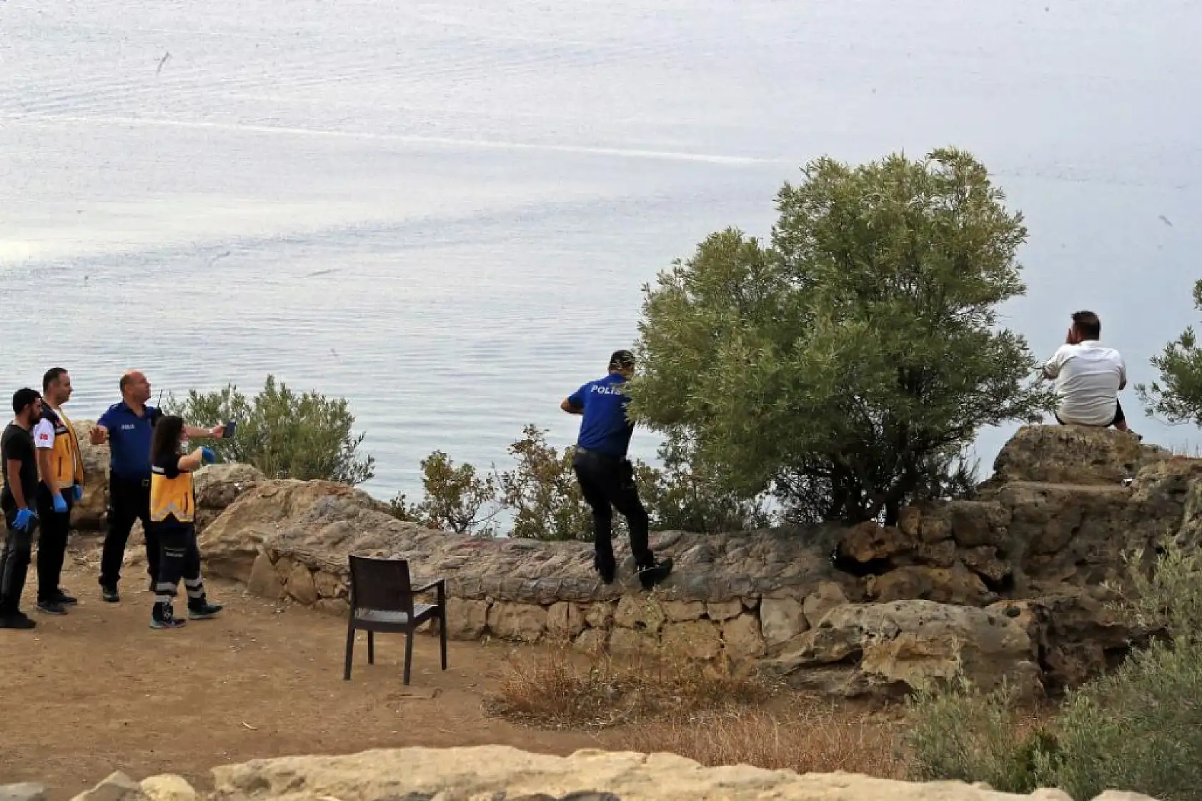 Biri ölümün ucunda, diğerleri manzara keyfinde