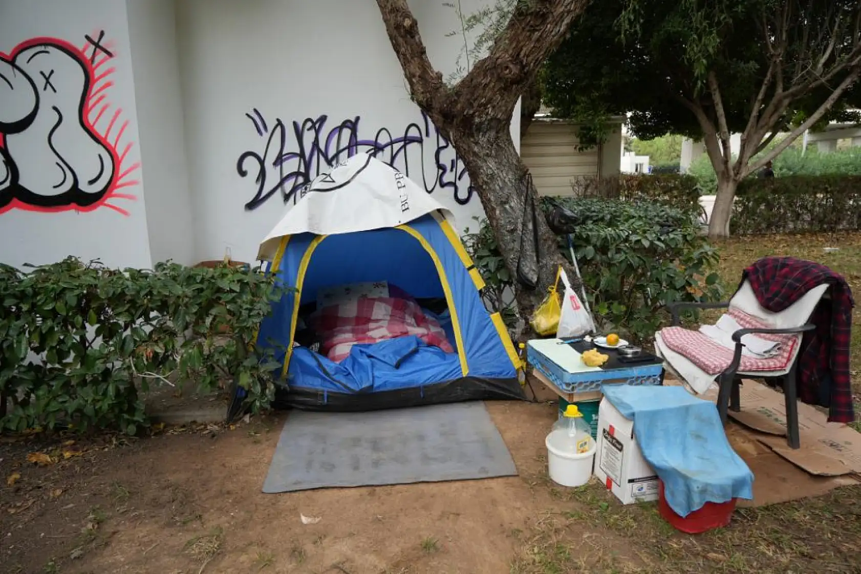 Evlendi, bıçaklandı, evinden oldu, kelepçelendi, sokakta kaldı 64 yaşındaki adamın çilesi bitmedi