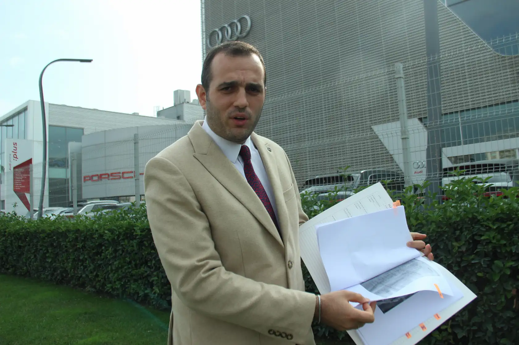 Elektrikli kabus: 18 milyonluk Porsche alev aldı, iş adamı canını zor kurtardı