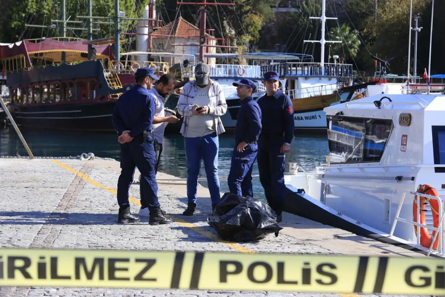 Üzerinden Kimlik Çıkmayan 15-18 Yaşlarındaki Genç Kız Denizde Ölü Bulundu