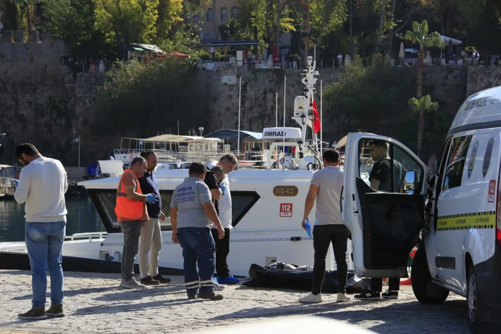 Üzerinden Kimlik Çıkmayan 15-18 Yaşlarındaki Genç Kız Denizde Ölü Bulundu