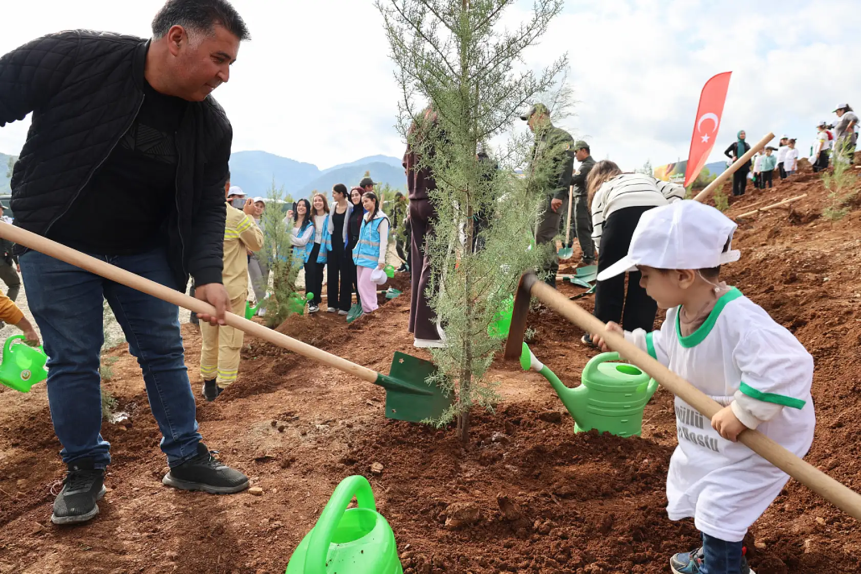 Muğla'da 33 bin fidan toprak ile buluştu