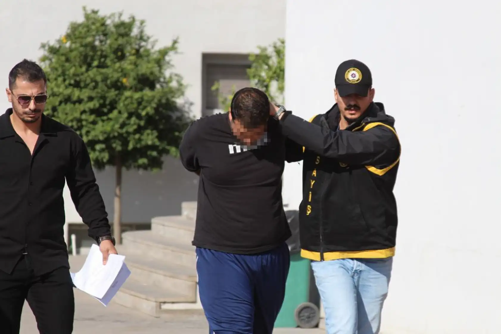 Kardeşinin yasak ilişki yaşadığı şahsı iç çamaşırı ile kaçarken öldürdü