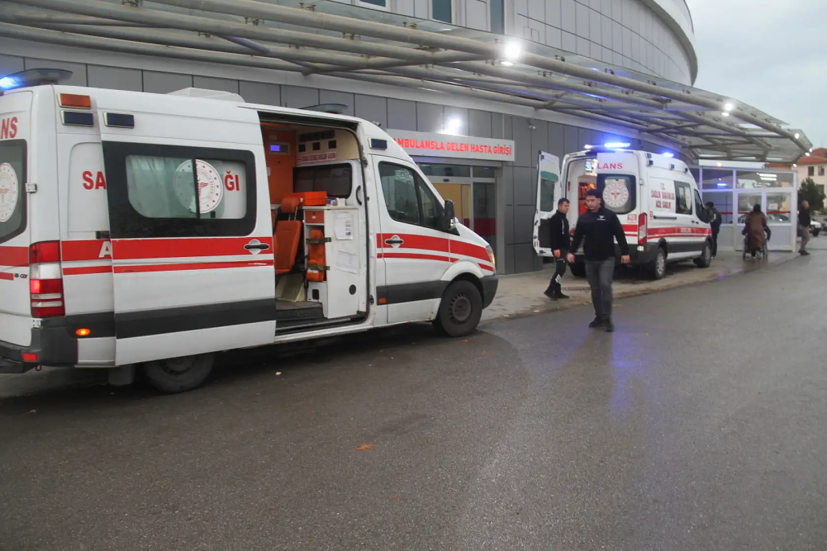 Öğrenci servisi devrildi: 31 yaralı