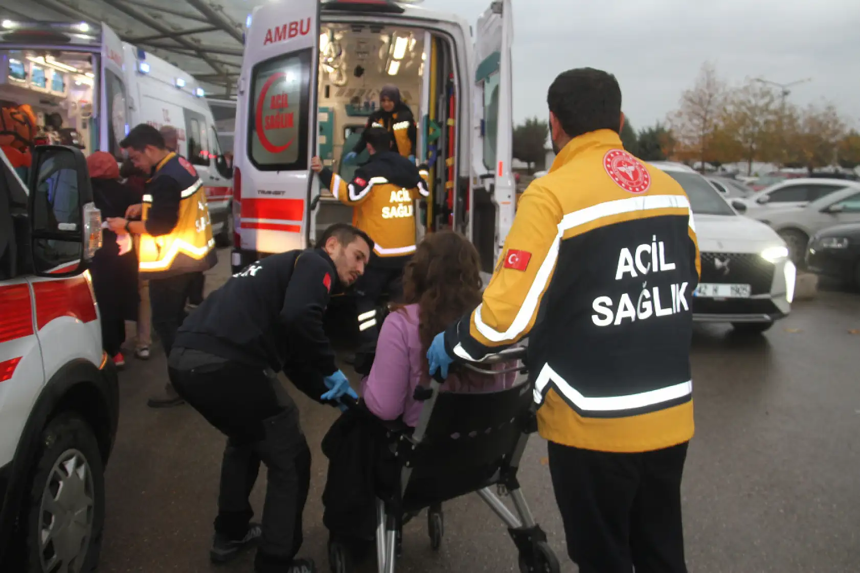 Öğrenci servisi devrildi: 31 yaralı