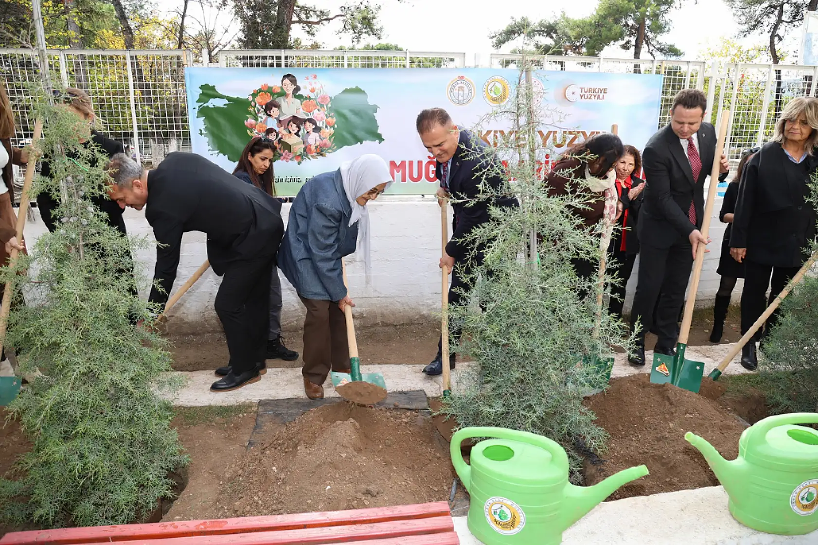 Muğla'da 16 bin 453 öğretmen için 16 Bin 453 fidan toprakla buluşuyor