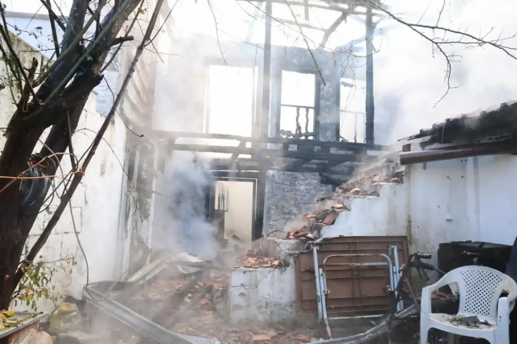 Menteşe'de Çıkan Yangında İki Ev Kullanılamaz Hale Geldi