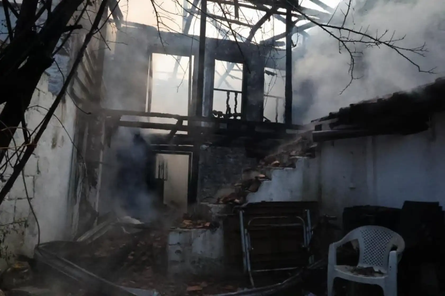 Menteşe'de Çıkan Yangında İki Ev Kullanılamaz Hale Geldi