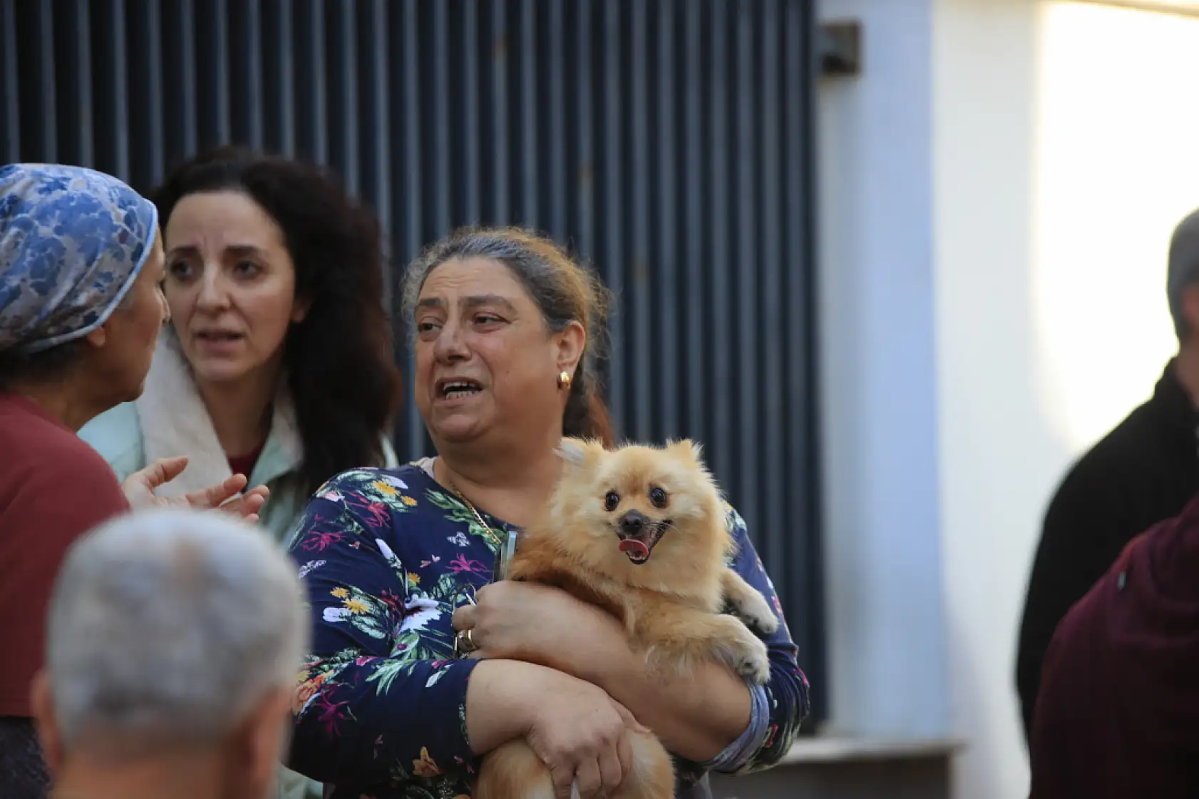 Teras katta çıkan yangın paniğe neden oldu