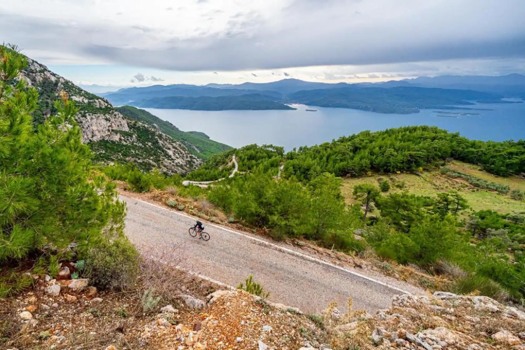 Muğla'da 100 sporcu zorlu parkurda ter döktü