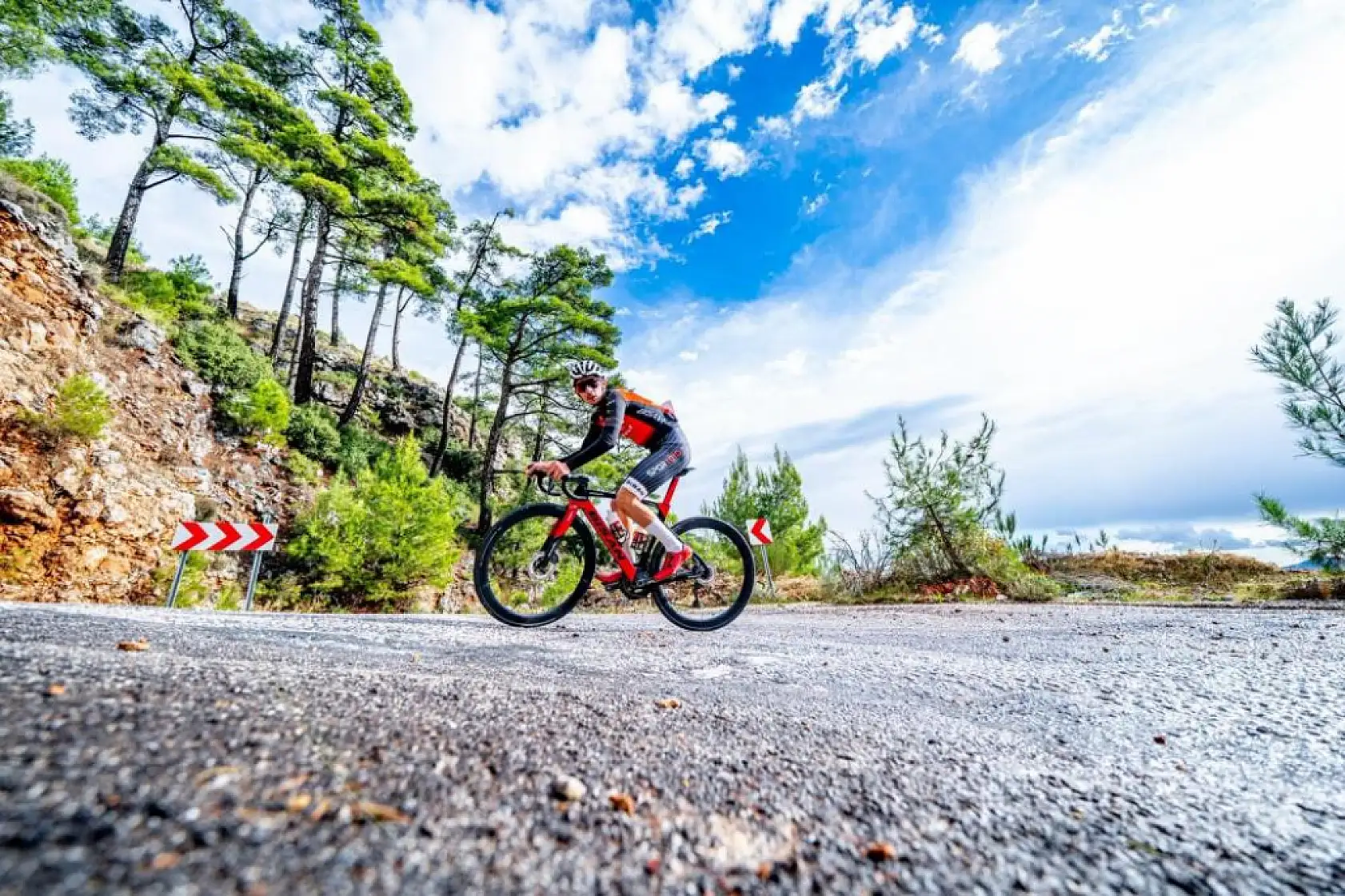 Muğla'da 100 sporcu zorlu parkurda ter döktü