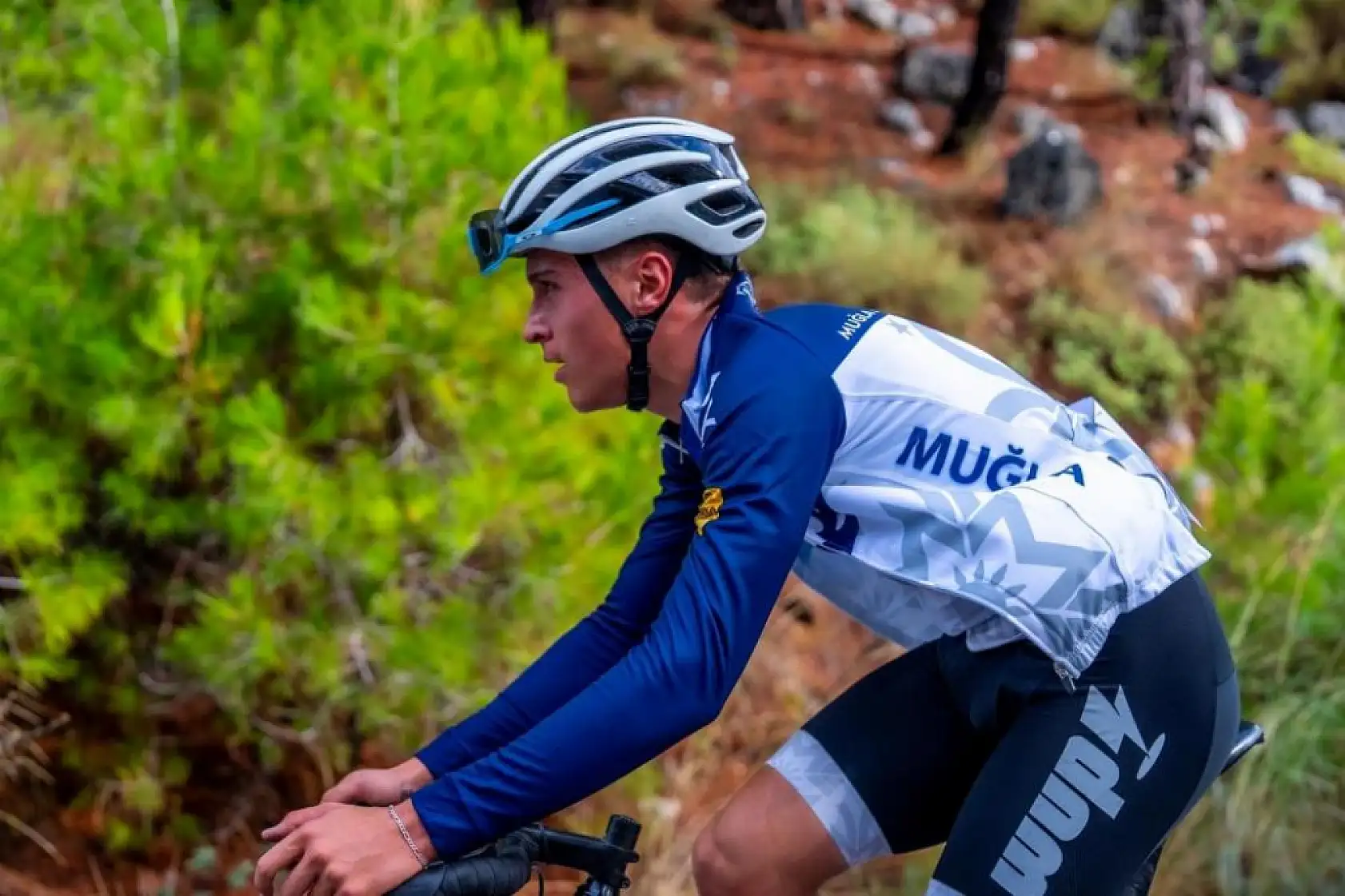 Muğla'da 100 sporcu zorlu parkurda ter döktü