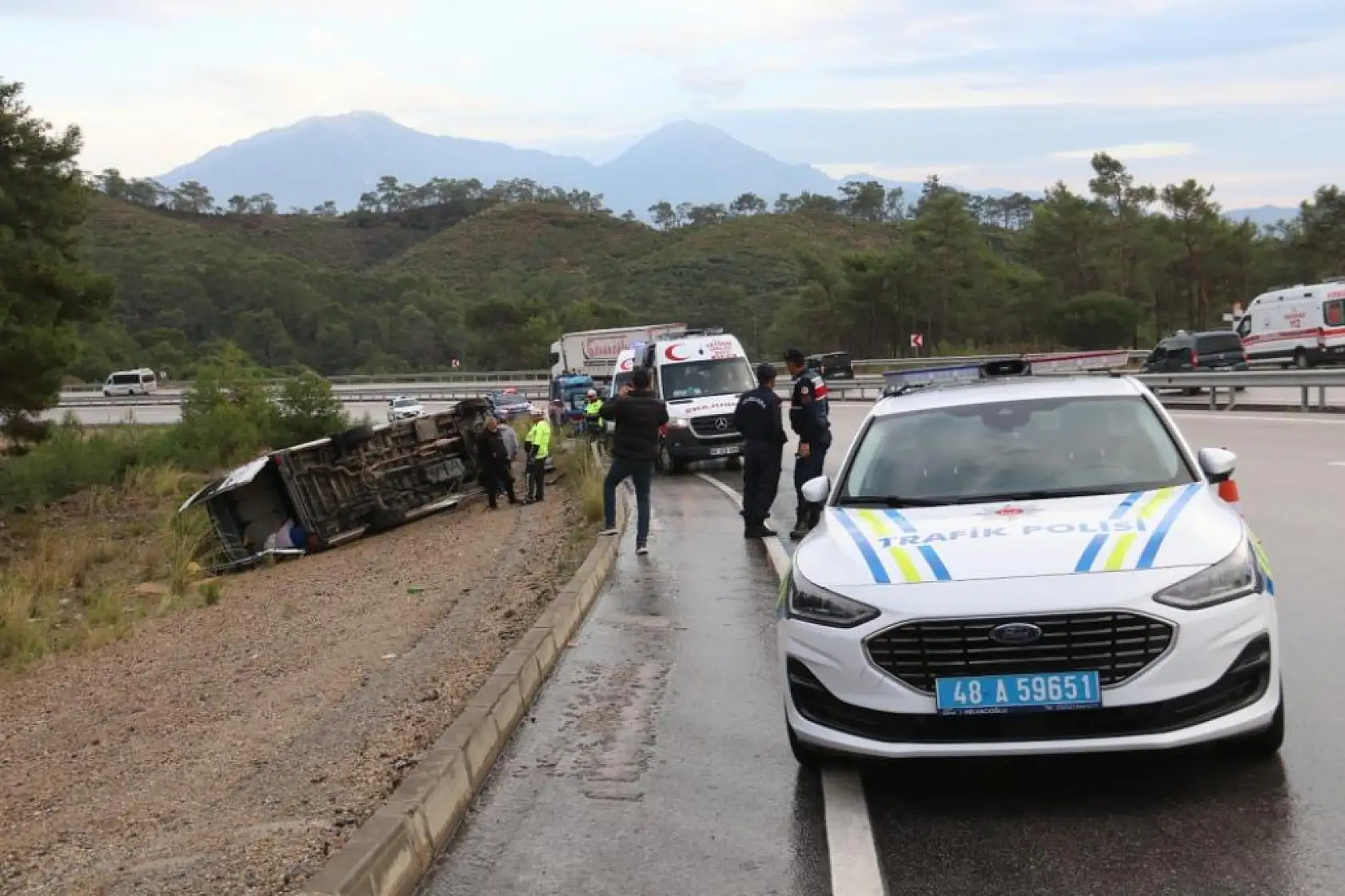 Muğla Fethiye Karayolu'nda Yolcu Minibüsü Devrildi: 7 Yaralı