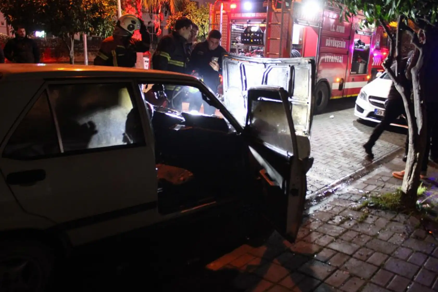 Park halindeki otomobil küle döndü