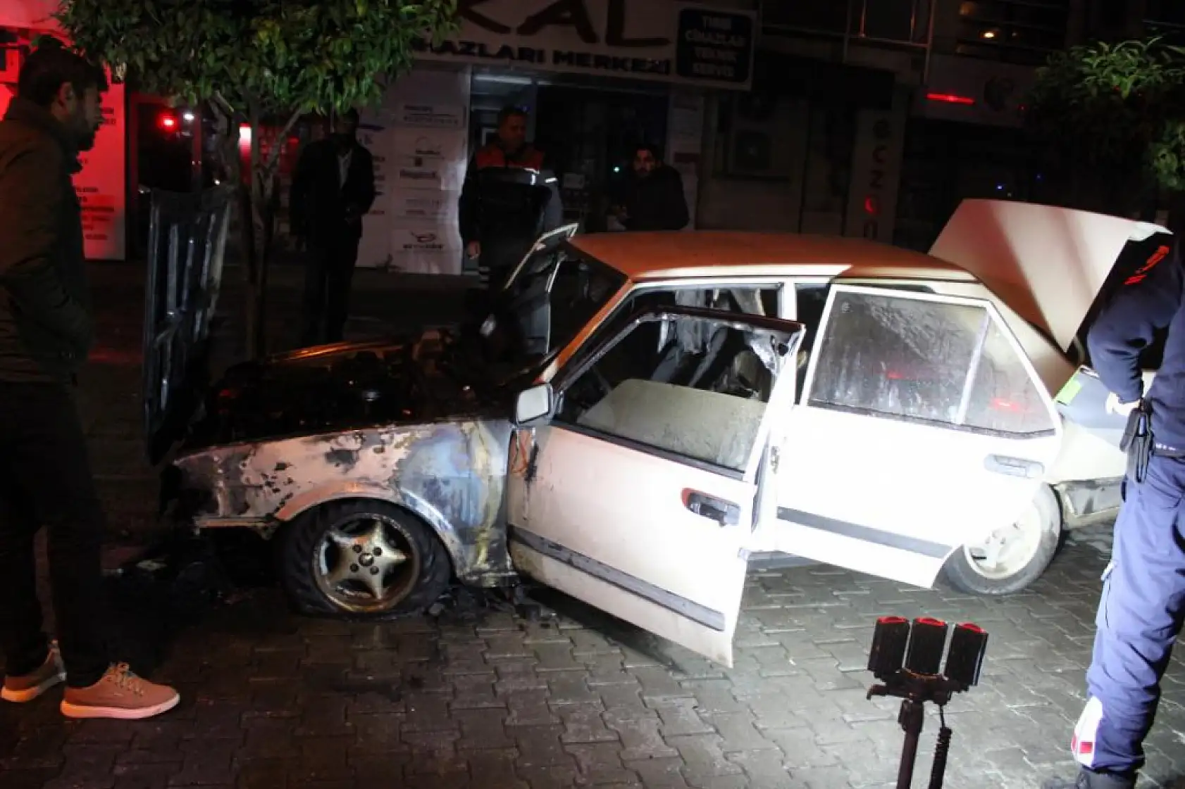 Park halindeki otomobil küle döndü